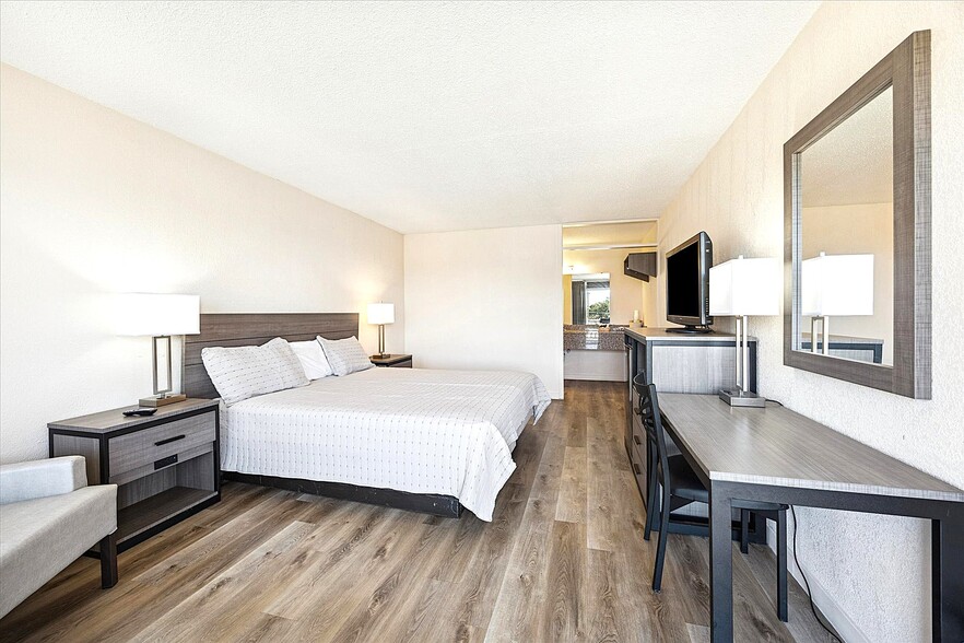 More Photos Of 2208 Highway 71 S, Columbus Hotel For Sale
