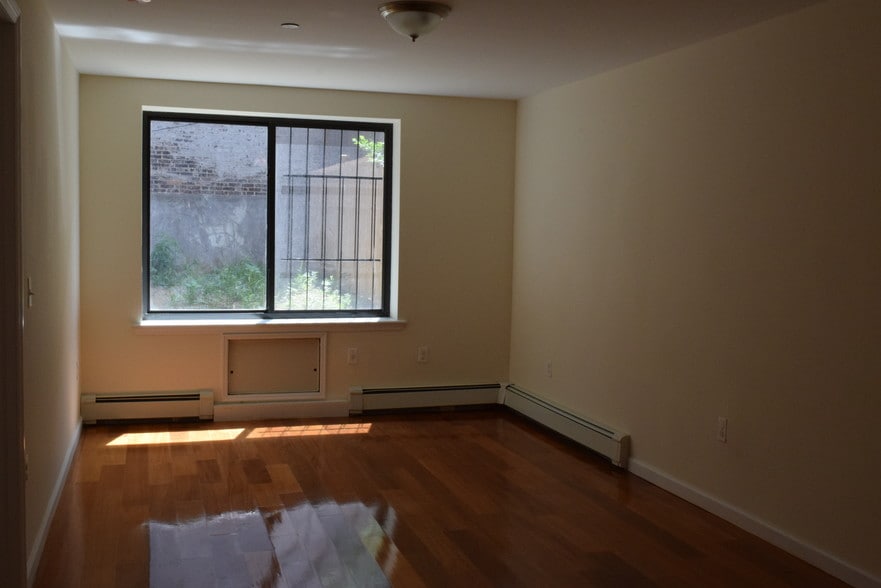 More Photos Of 1072 University Ave, Bronx Apartments For Sale