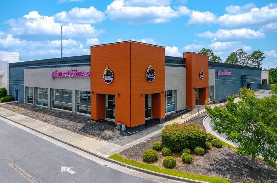 More Photos Of 2215 Memorial Dr, Waycross General Retail For Sale