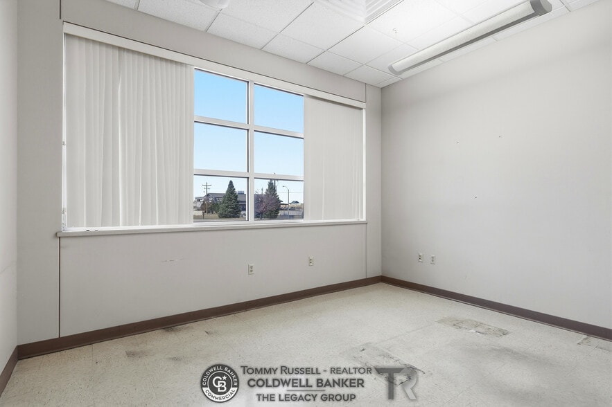 More Photos Of 733 Landmark Dr, Casper Medical For Sale