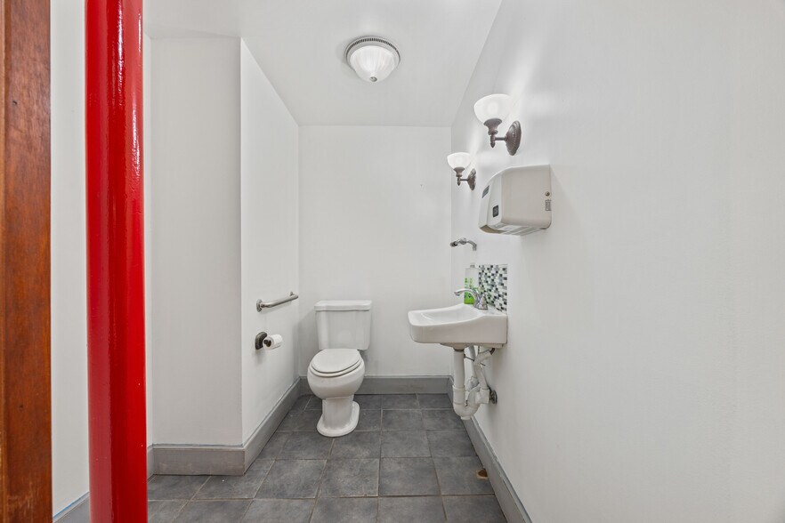 More Photos Of 45-44 Vernon Blvd, Long Island City Apartments For Lease