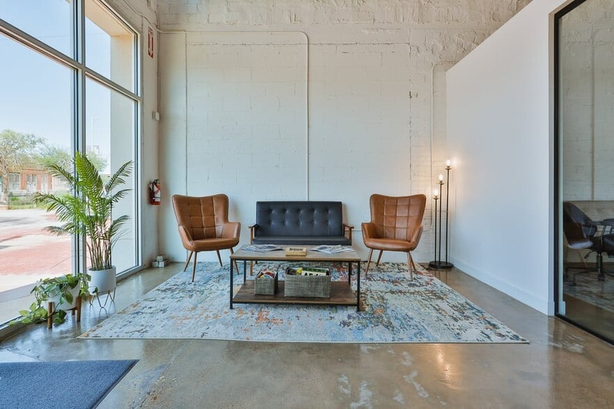 More Photos Of 615 Broadway St, Lubbock Office For Sale