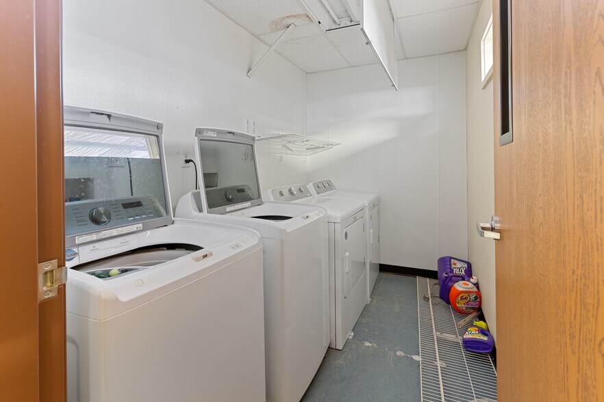 More Photos Of 2066 125th Ave, Watford City Showroom For Sale