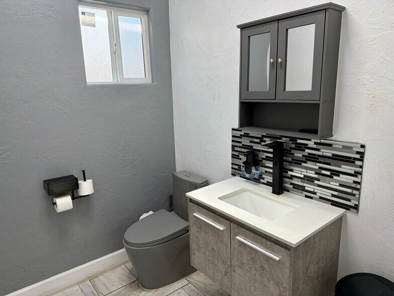 More Photos Of 3122-3144 E Columbia St, Tucson Research And Development For Sale