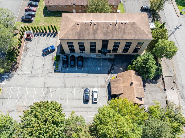 More Photos Of 7 Elmwood Dr, New City Office For Sale