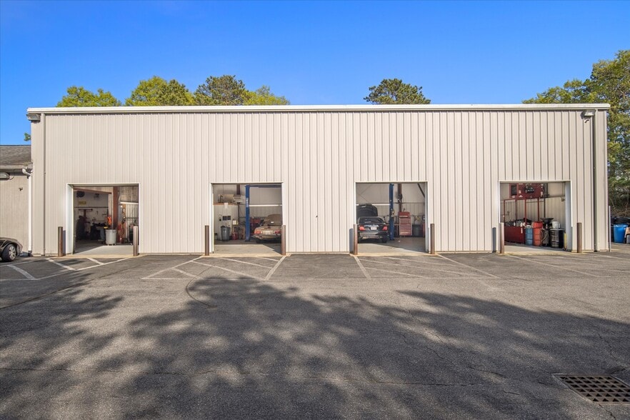 More Photos Of 7 Colonel Dr, Bourne Auto Repair For Sale