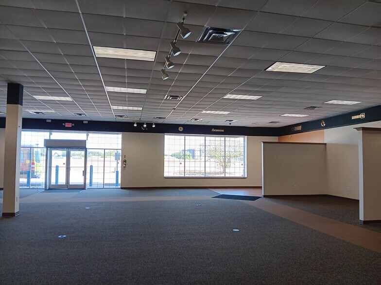 More Photos Of 9230 N Highway 6, Navasota Freestanding For Sale