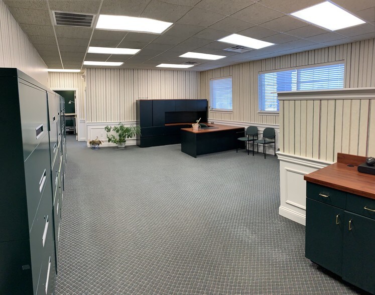 More Photos Of 1860 Williamson Ct, Louisville Office Residential For Lease