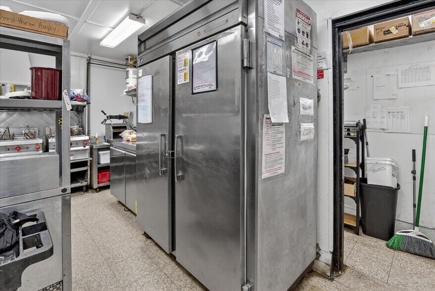 More Photos Of 5937 W Higgins Lake Dr, Roscommon Restaurant For Sale