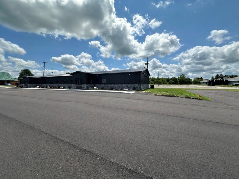 More Photos Of 14501 W Commerce Rd, Daleville Freestanding For Lease