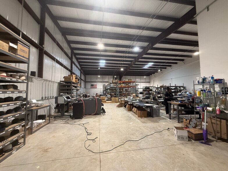 More Photos Of 11729 Uradco Pl, San Antonio Industrial For Lease
