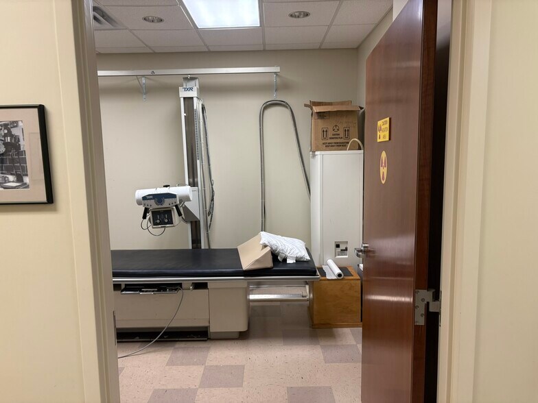 More Photos Of 1855 Tanner Way, Harriman Medical For Lease