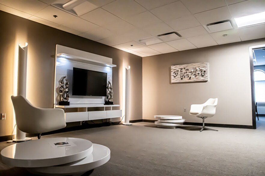 More Photos Of 220 Lyon St NW, Grand Rapids Office For Lease