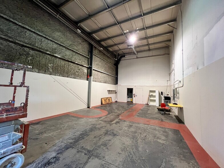 More Photos Of 8121 49 Ave Close, Red Deer Service For Sale