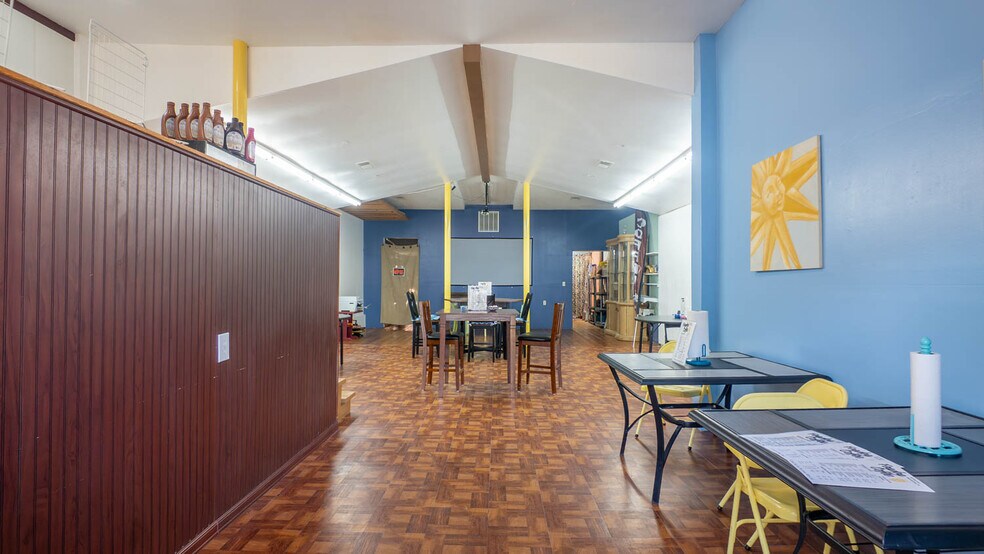More Photos Of 385 Main St, Mammoth Spring General Retail For Sale