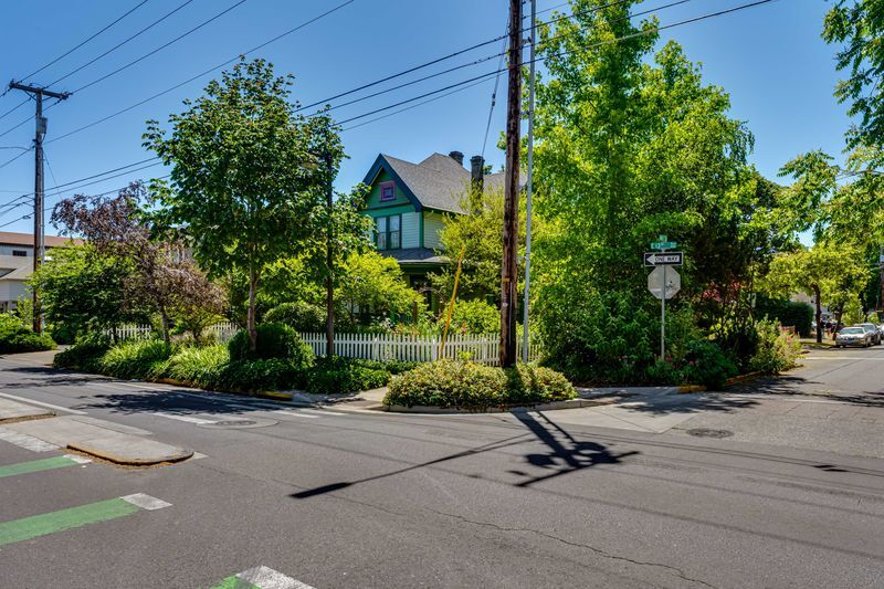 More Photos Of 412 E 13th Ave, Eugene Freestanding For Sale