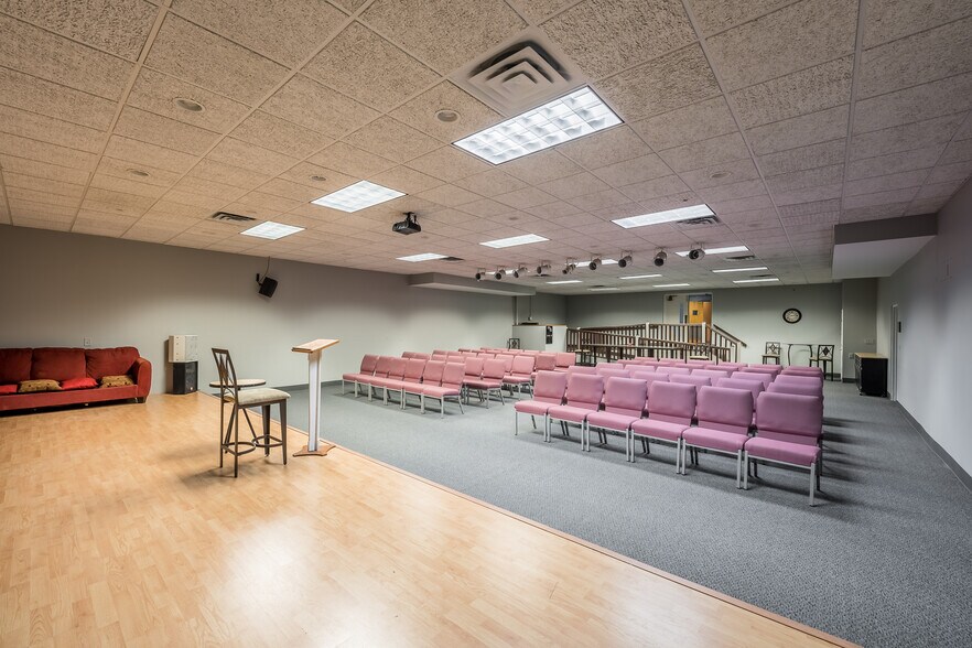 More Photos Of 327 S Smithville Rd, Dayton Religious Facility For Sale