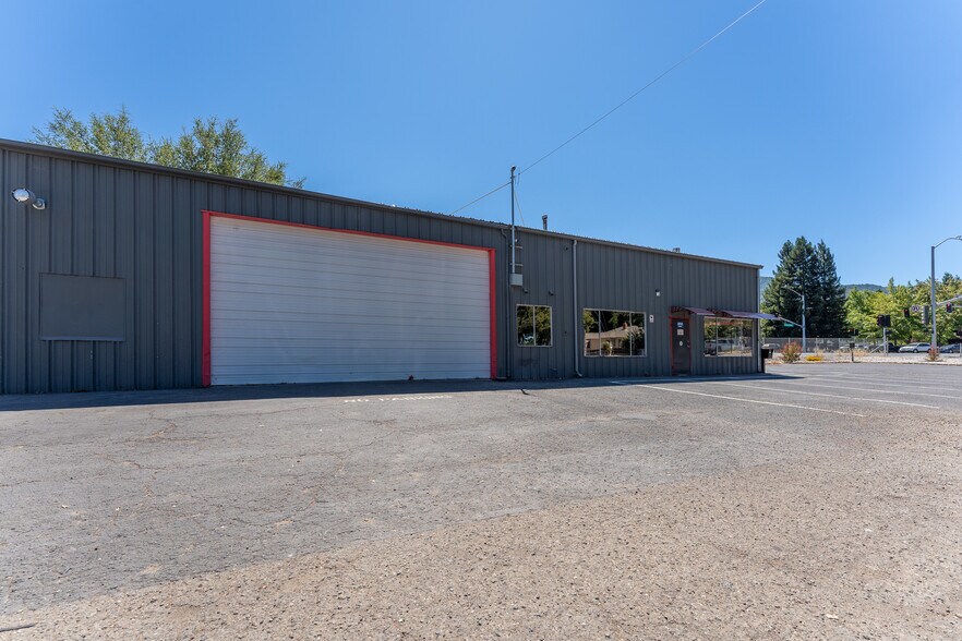 More Photos Of 550 Talmage Rd, Ukiah Auto Repair For Lease