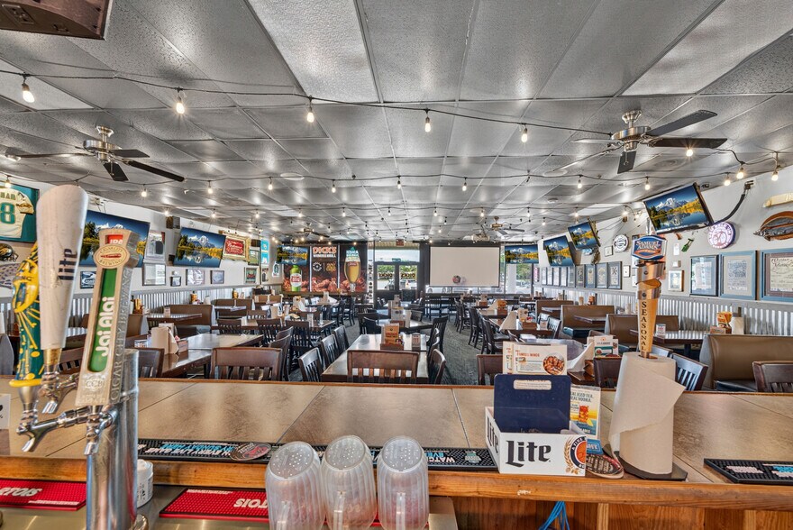 More Photos Of 14286 Beach Blvd, Jacksonville Beach General Retail For Sale