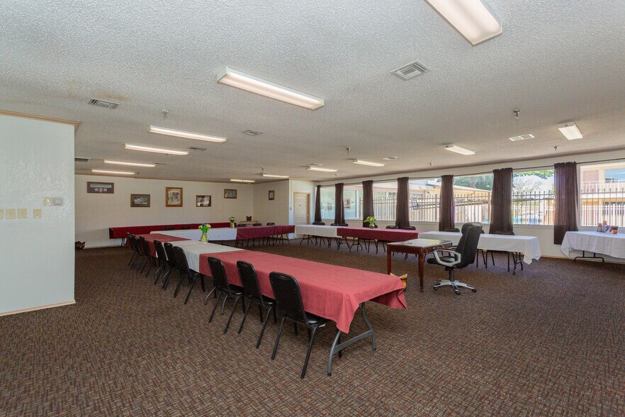 More Photos Of 2803 W 2nd St, Roswell Hotel For Sale