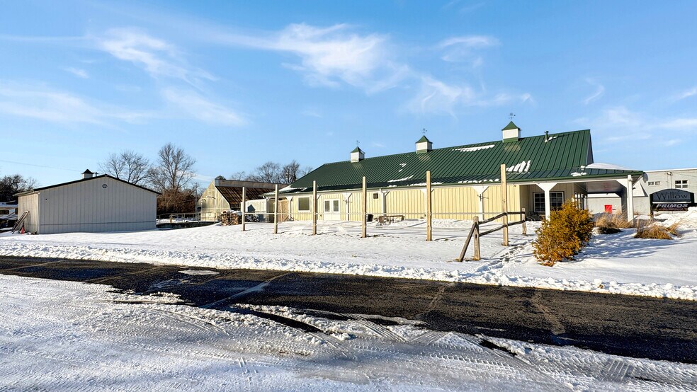 More Photos Of 916 S Mitchell St, Cadillac Restaurant For Sale