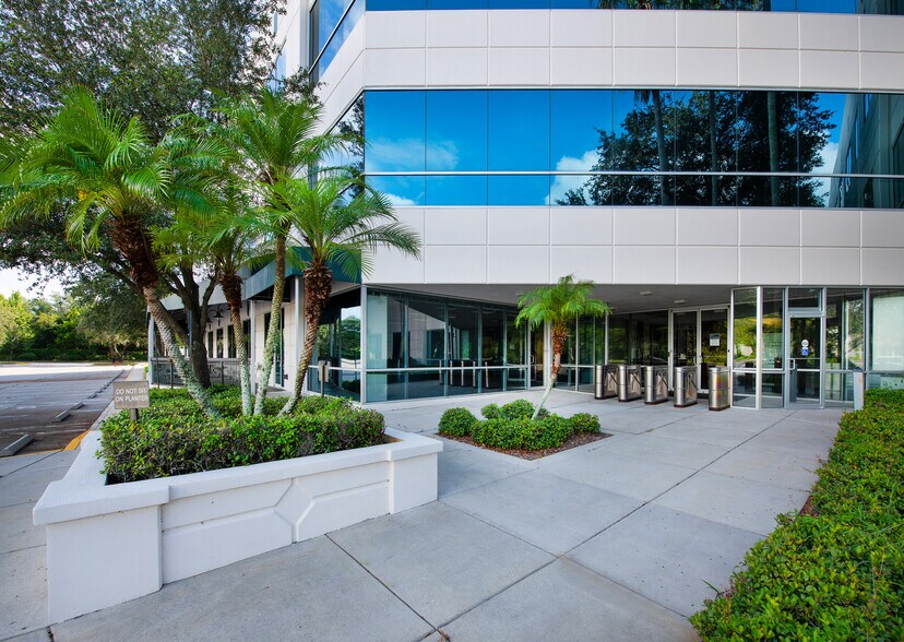 More Photos Of 636 Grand Regency Blvd, Brandon Office For Sale