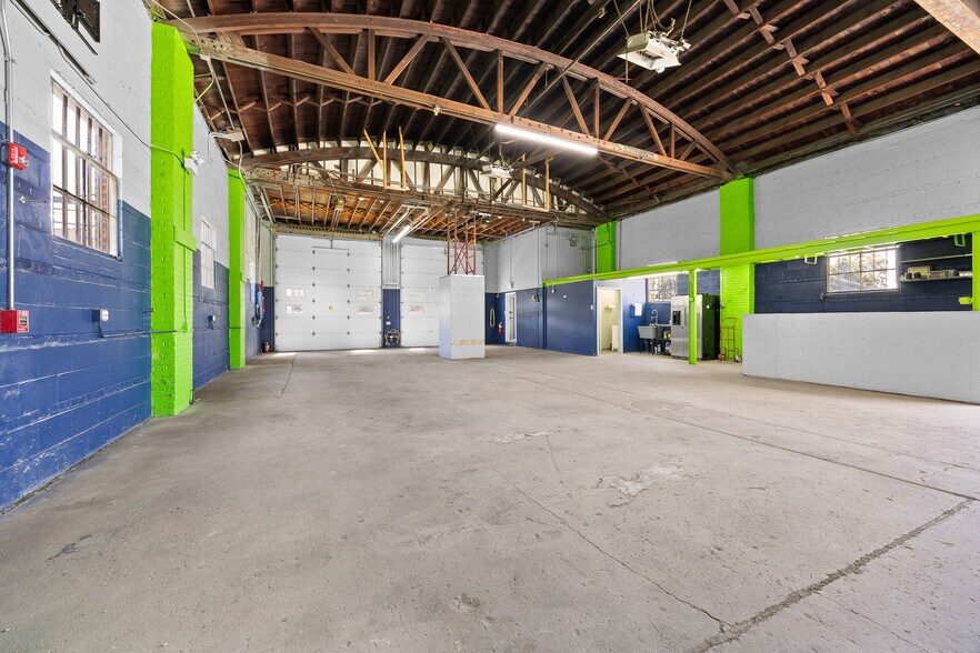 More Photos Of 4520 Rumsey Ave, Oak Lawn Industrial For Sale