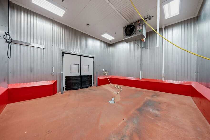 More Photos Of 3737 N Broadway, Saint Louis Refrigeration Cold Storage For Lease