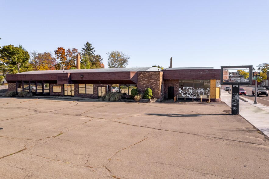 More Photos Of , Lansing Unknown For Sale