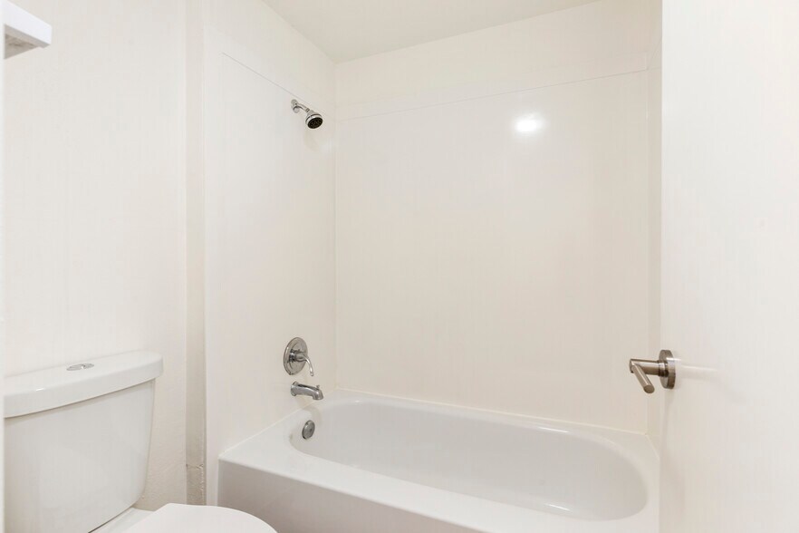 More Photos Of 7234 47th Ave NE, Marysville Apartments For Sale