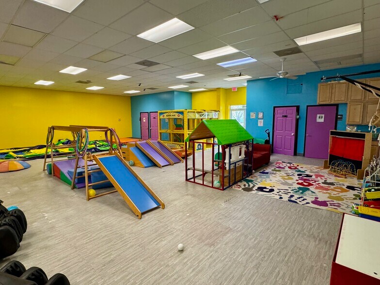 More Photos Of 1024-1064 Pine Ridge Rd, Naples Unknown For Lease