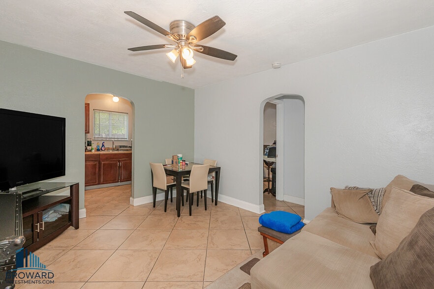 More Photos Of 224 SW 15th St, Dania Beach Apartments For Sale