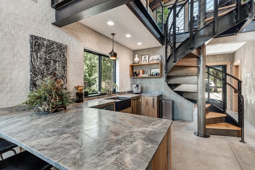 More Photos Of 64678 Cook Ave, Bend General Retail For Sale