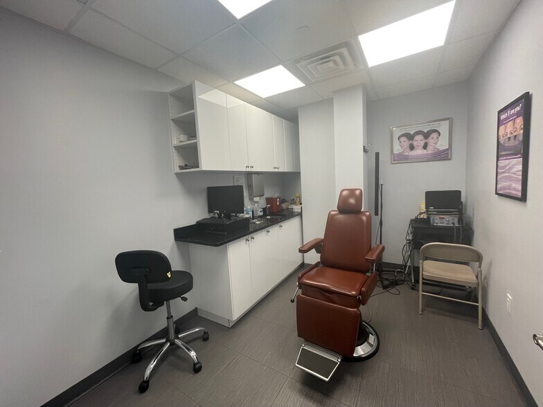 More Photos Of 38-08 Union St, Flushing Office Residential For Lease