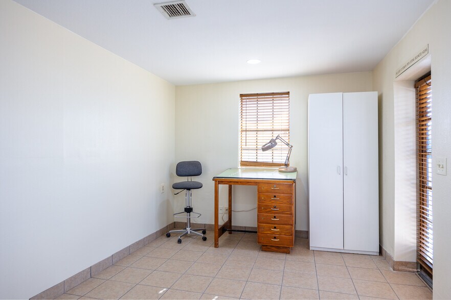 More Photos Of 112 E Cottonwood Ln, Casa Grande Freestanding For Sale