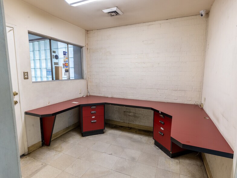 More Photos Of 1155 N McKinley Ave, Compton Warehouse For Sale