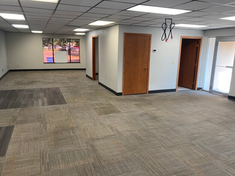 More Photos Of 20 S 32nd Ave S, Saint Cloud Office For Sale