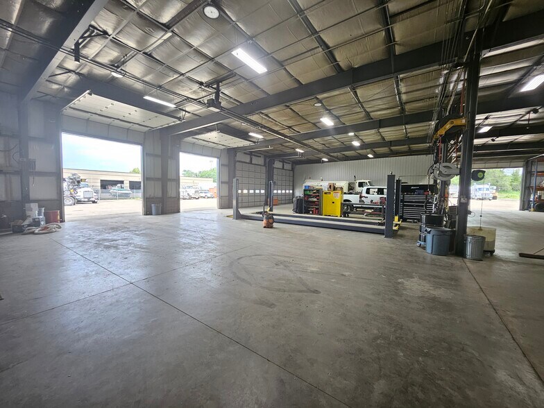 More Photos Of 14280 James Rd, Rogers Service For Lease