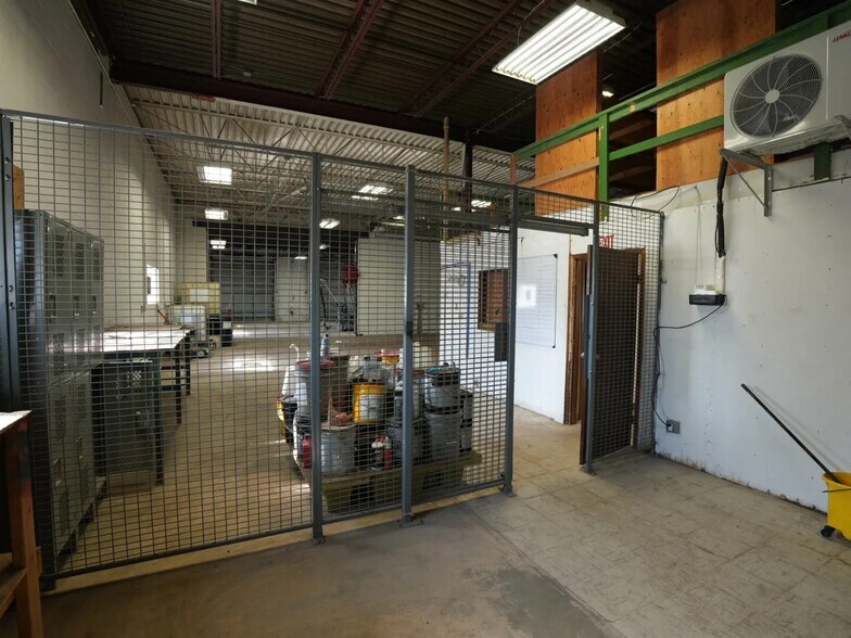 More Photos Of 103 1st St W, Williston Flex For Sale