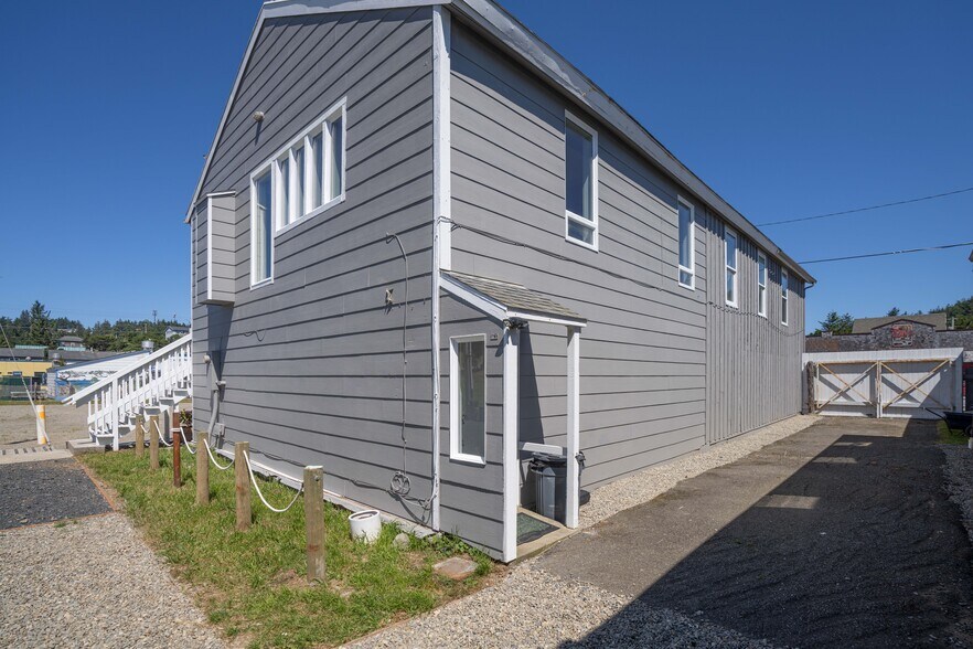 More Photos Of 267 W Sixth St, Port Orford Storefront Retail Residential For Sale