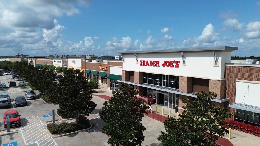 Primary Photo Of 13517 University Blvd, Sugar Land Unknown For Lease