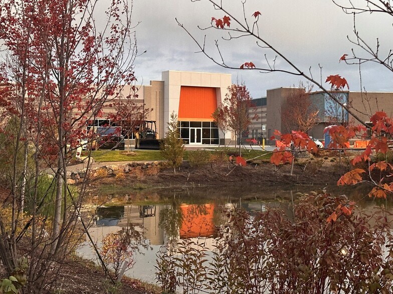 More Photos Of 42750 Grand River Ave, Novi Unknown For Lease