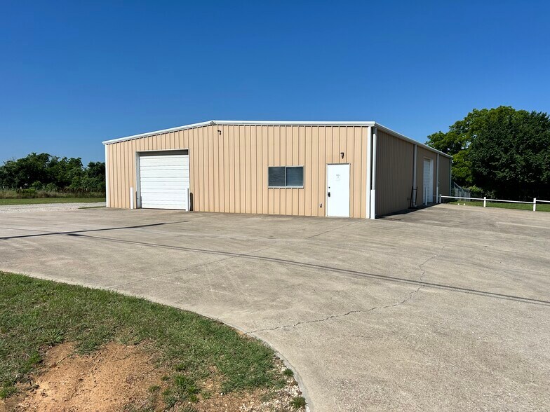 Primary Photo Of 6890 Hudson Village Crk, Kennedale Flex For Lease
