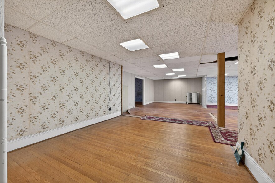 More Photos Of 209 N Main St, Belleville Medical For Sale