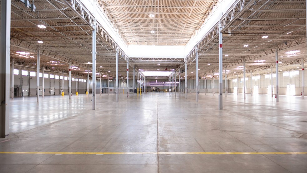 More Photos Of 13467 Quincy St, Holland Distribution For Lease