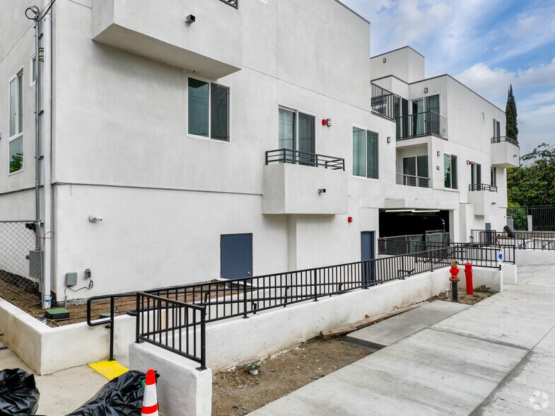 More Photos Of 8837 Burnet Ave, North Hills Apartments For Sale