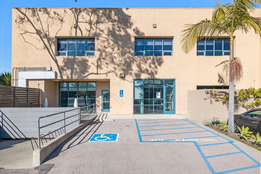 More Photos Of 6398 Cindy Ln, Carpinteria Office For Sale