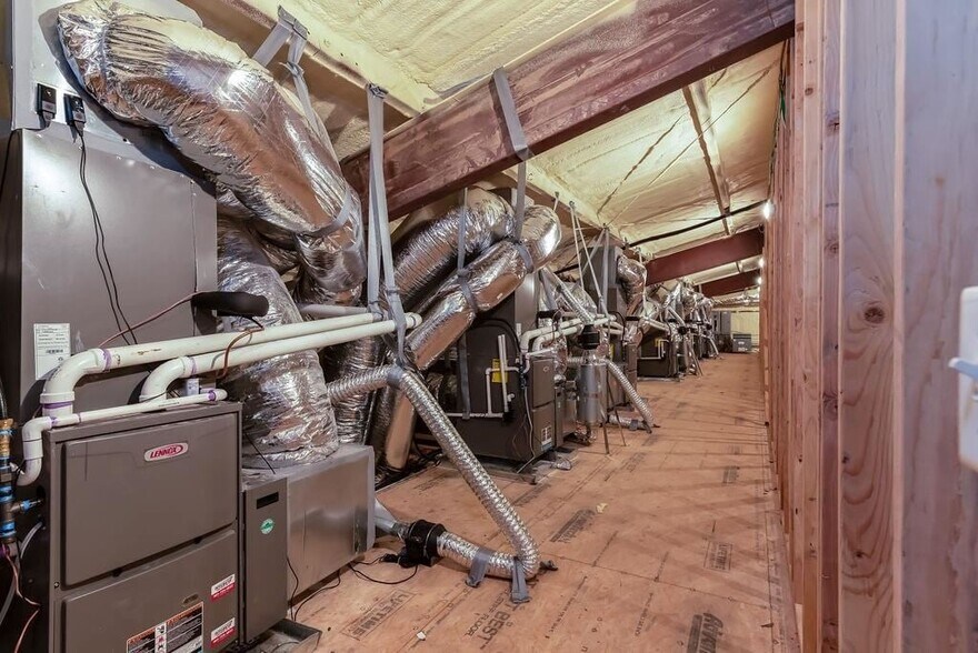 More Photos Of 417 NE 144th Pl, Edmond Light Distribution For Sale