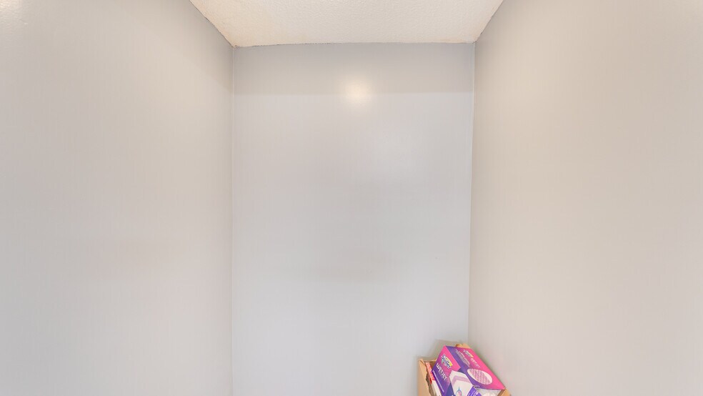 More Photos Of 510 N Walker St, Quitman Light Manufacturing For Sale