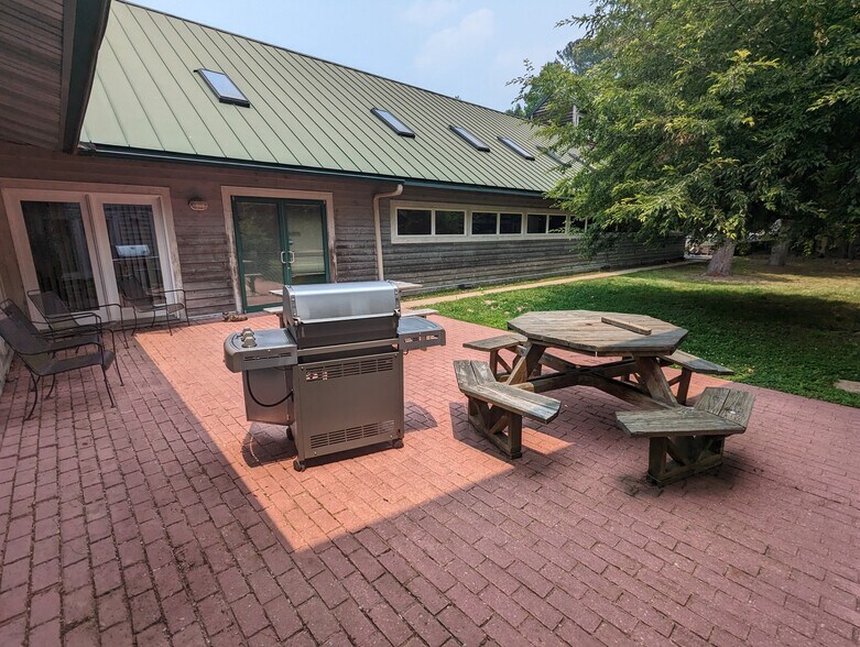 More Photos Of 18321 Parkway, Melfa Light Manufacturing For Sale